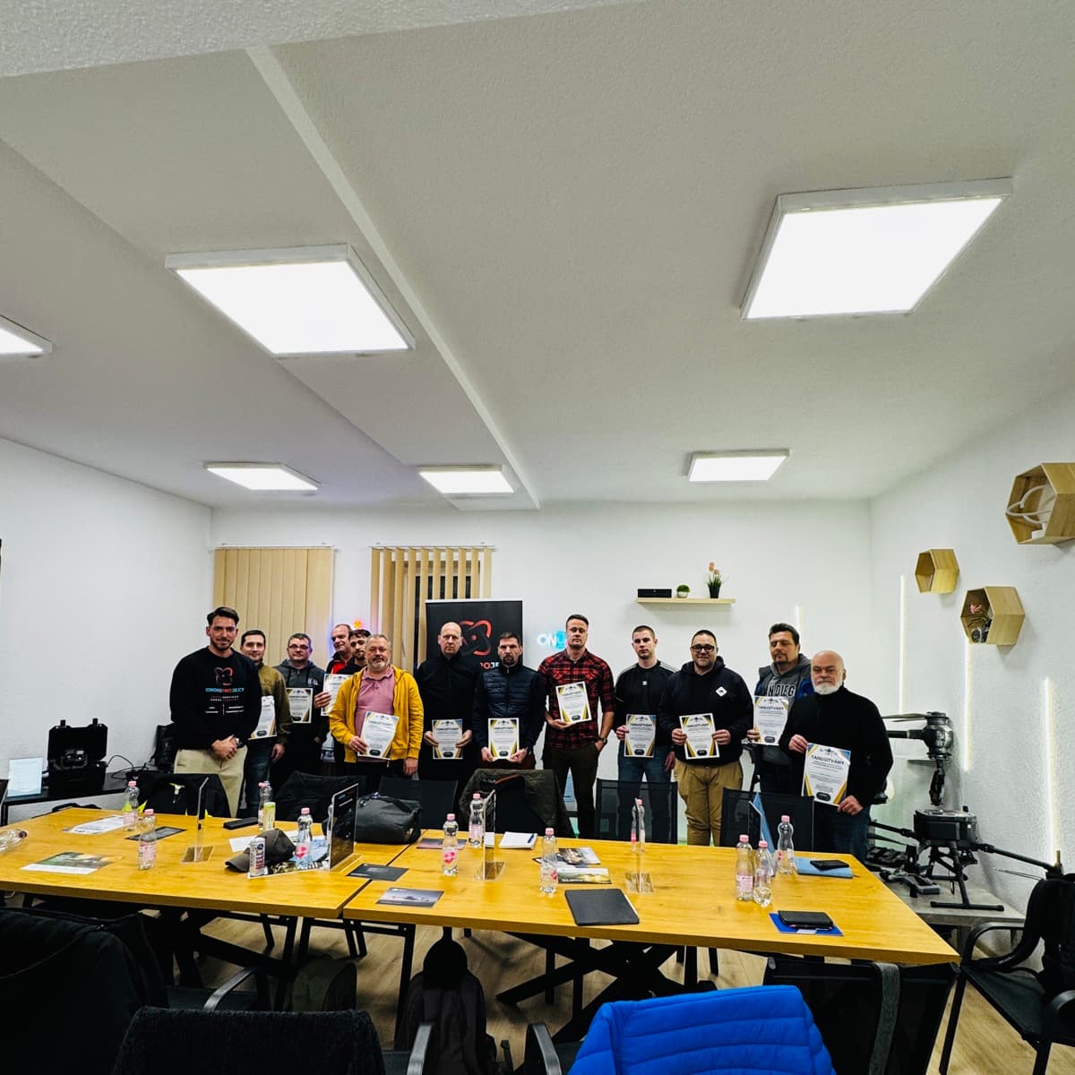 Idroneproject képzés – csoportkép tanúsítványokkal